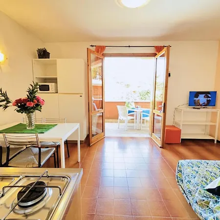 Apartament Colorful With Balcony-beahost